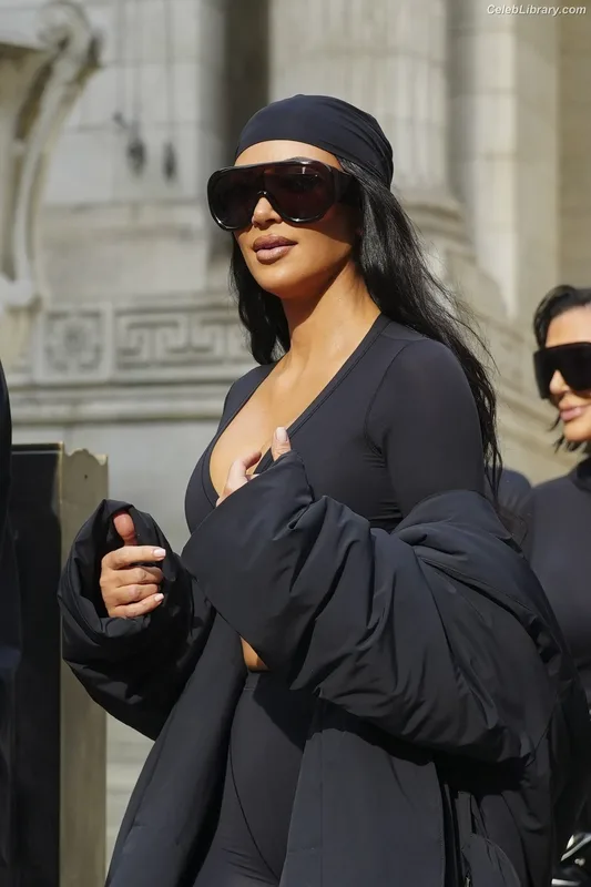 Kim Kardashian photo 21 of 4170
