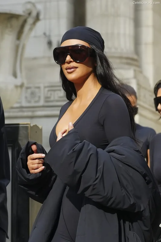 Kim Kardashian photo 22 of 4170