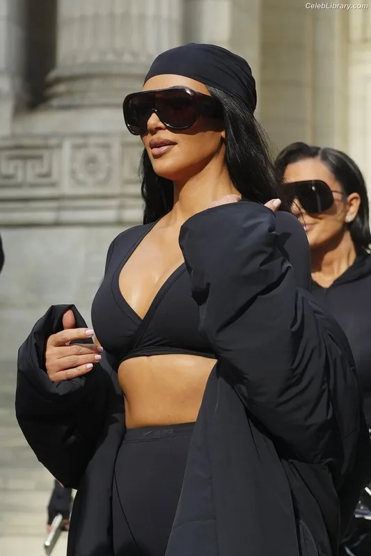 Kim Kardashian photo 23 of 4170