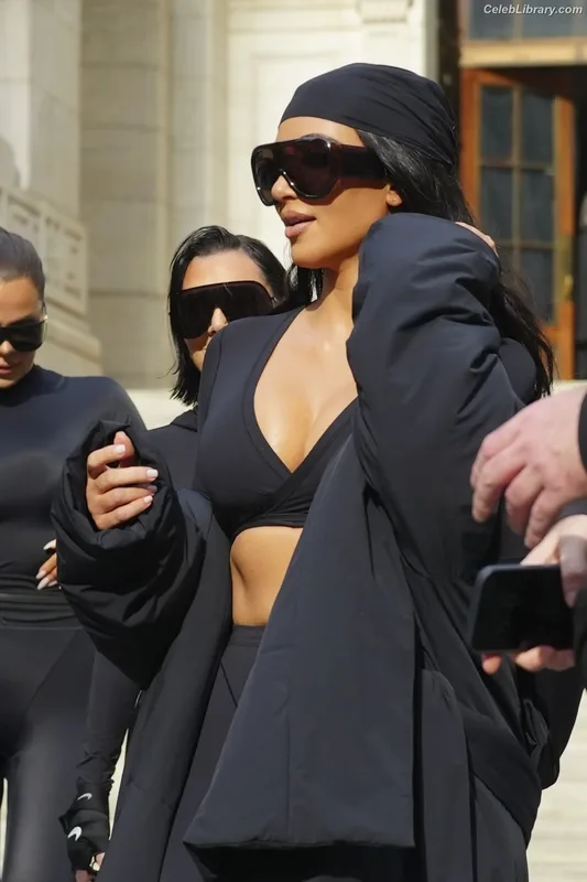Kim Kardashian photo 24 of 4170