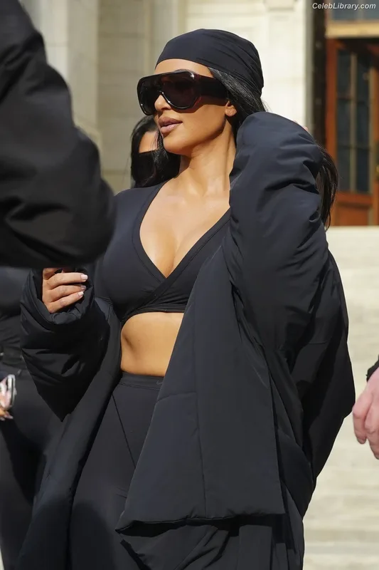 Kim Kardashian photo 1 of 4170
