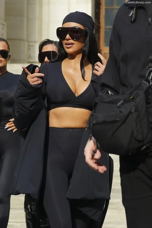 Kim Kardashian photo 3 of 4170