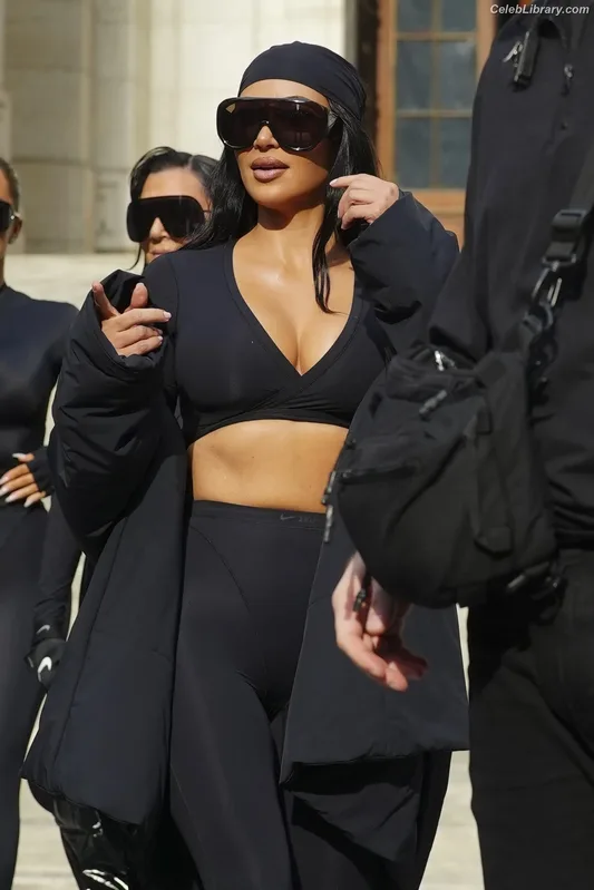 Kim Kardashian photo 5 of 4170