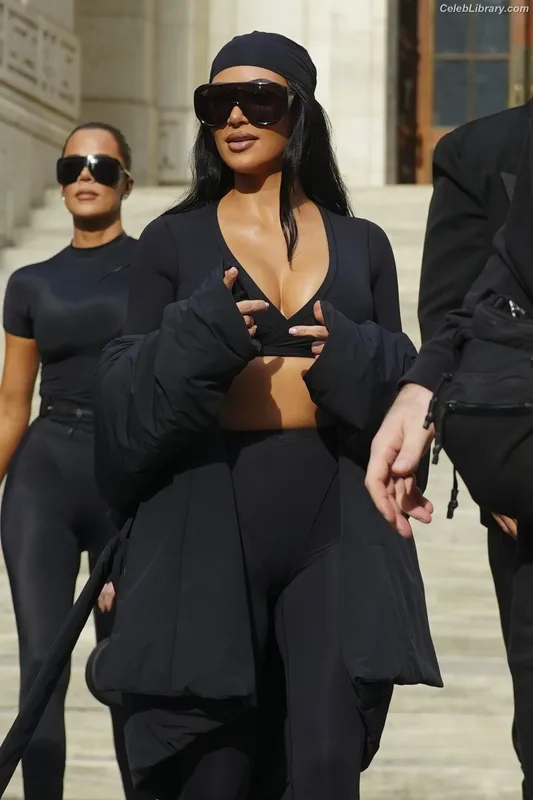 Kim Kardashian photo 7 of 4170