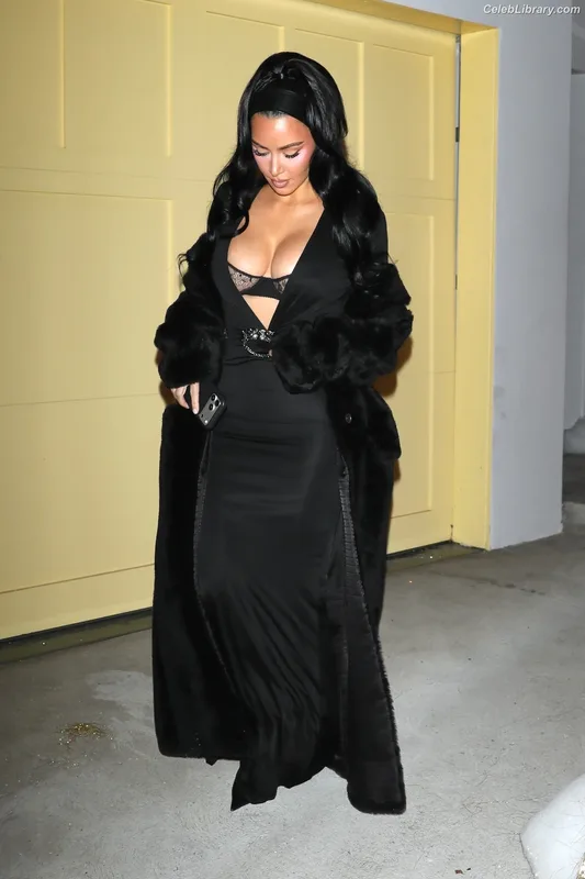 Kim Kardashian photo 10 of 4170