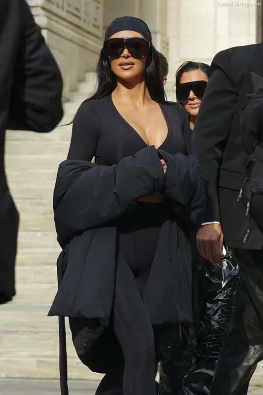 Kim Kardashian photo 12 of 4170
