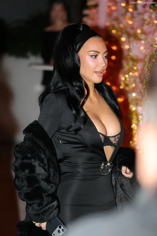 Kim Kardashian photo 18 of 4170