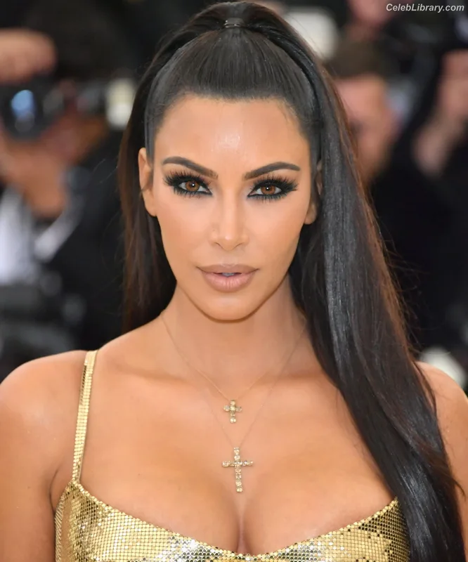 Kim Kardashian photo 5 of 4170