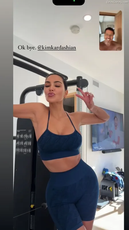 Kim Kardashian photo 7 of 4170