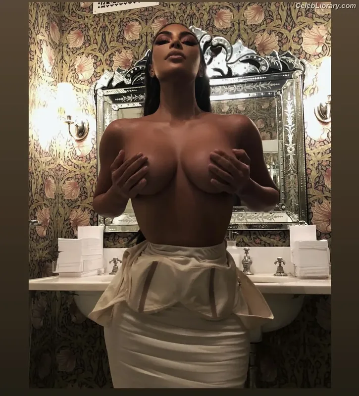 Kim Kardashian photo 10 of 4170
