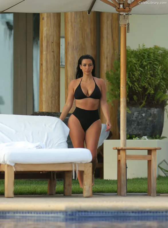 Kim Kardashian photo 20 of 4170