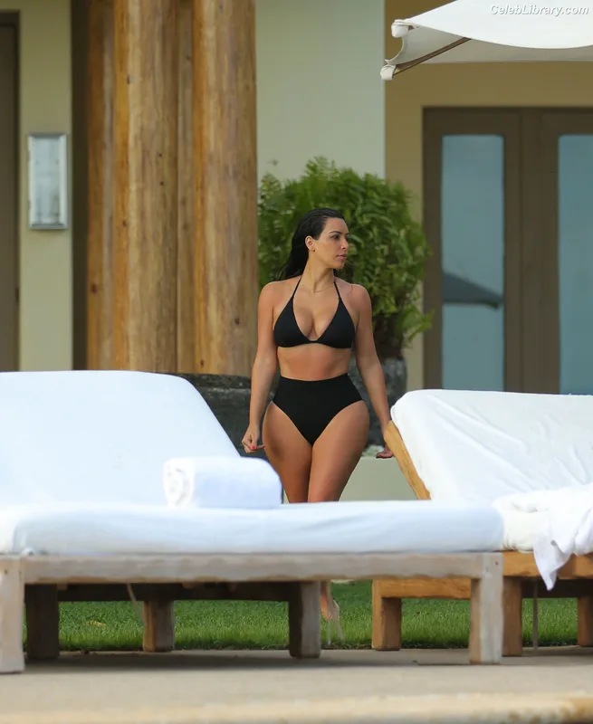 Kim Kardashian photo 23 of 4170