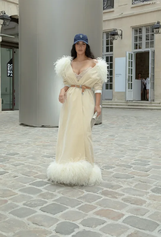 Kim Kardashian photo 24 of 4170
