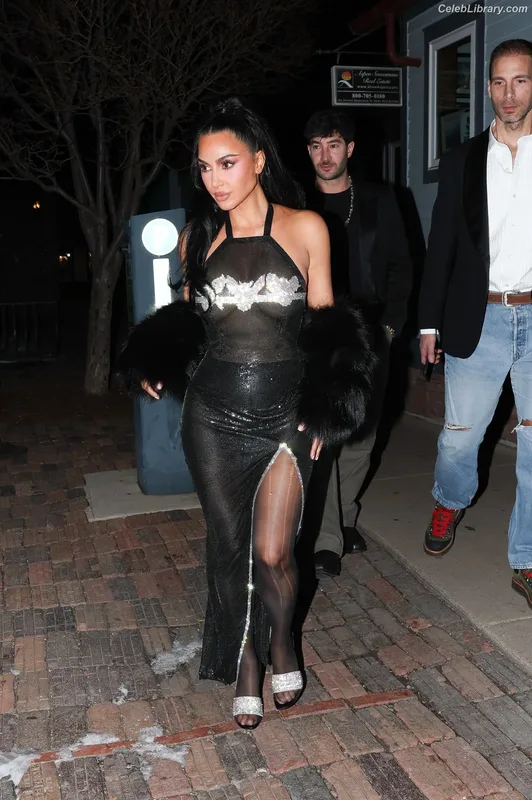 Kim Kardashian photo 3 of 4170