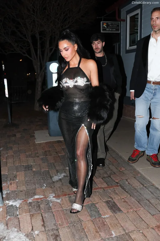 Kim Kardashian photo 6 of 4170