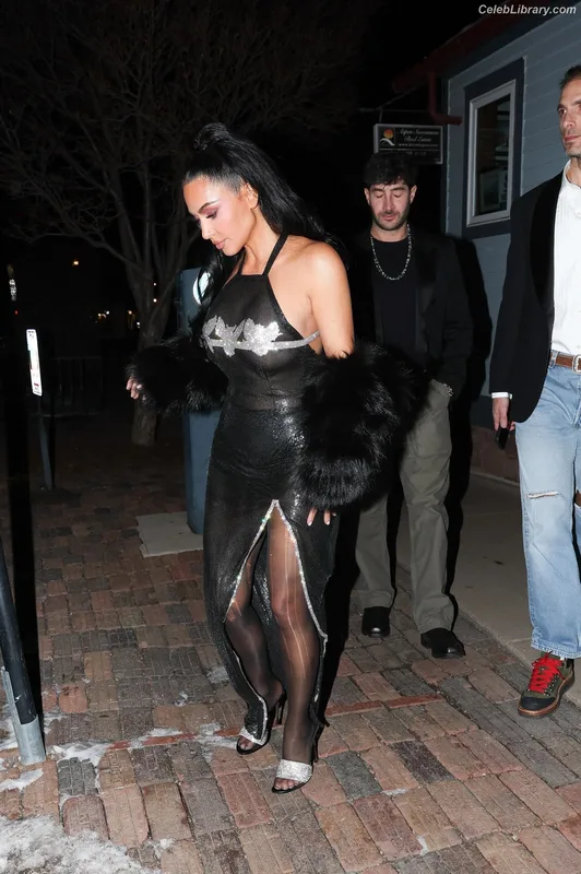 Kim Kardashian photo 7 of 4170