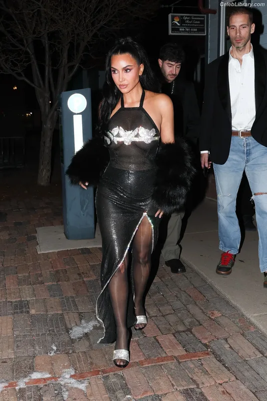 Kim Kardashian photo 9 of 4170