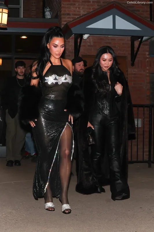 Kim Kardashian photo 10 of 4170