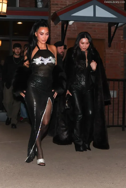 Kim Kardashian photo 11 of 4170