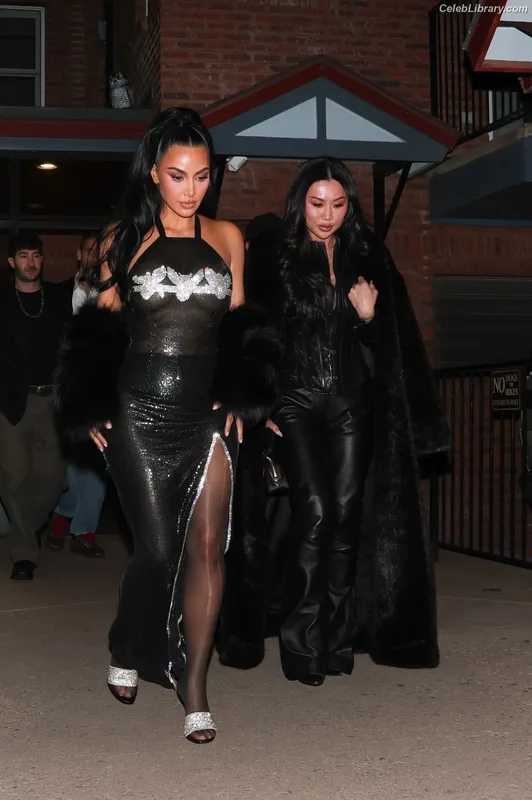 Kim Kardashian photo 14 of 4170