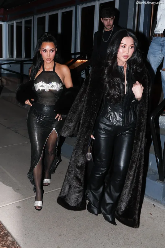 Kim Kardashian photo 18 of 4170