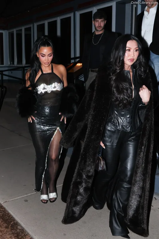 Kim Kardashian photo 20 of 4170