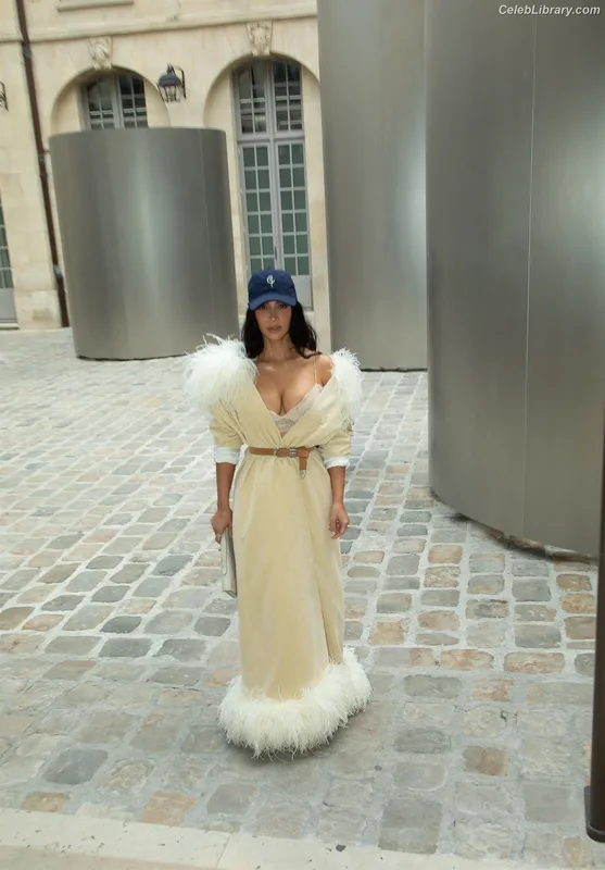 Kim Kardashian photo 21 of 4170