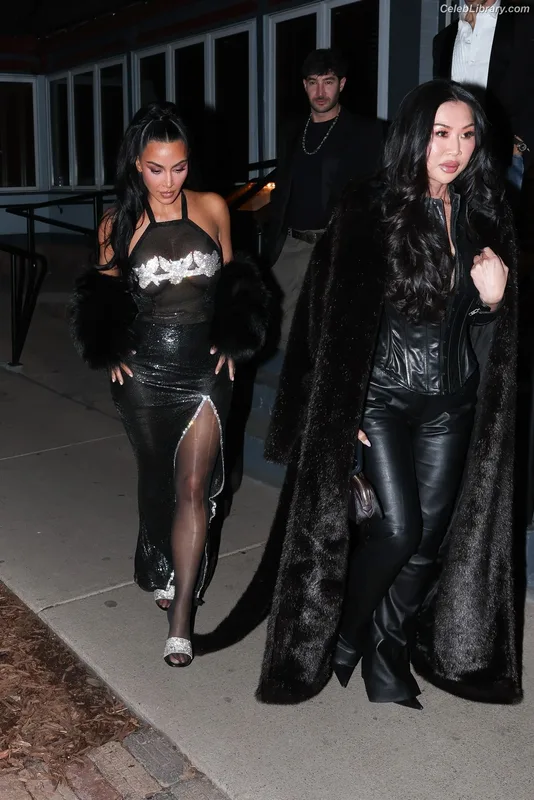 Kim Kardashian photo 22 of 4170
