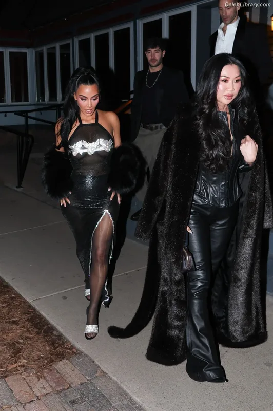Kim Kardashian photo 23 of 4170