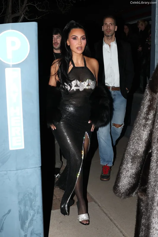 Kim Kardashian photo 24 of 4170