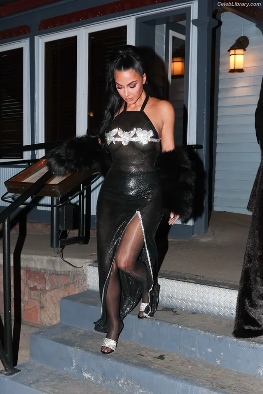 Kim Kardashian photo 5 of 4170