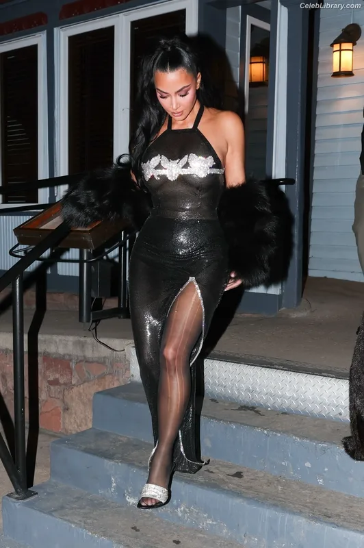 Kim Kardashian photo 12 of 4170