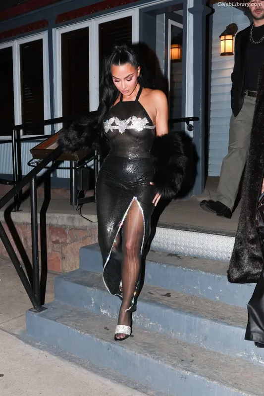 Kim Kardashian photo 13 of 4170