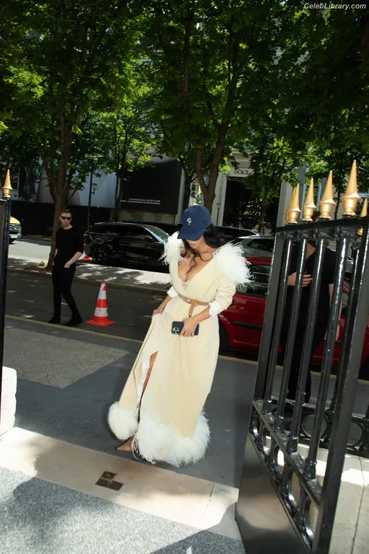 Kim Kardashian photo 14 of 4170