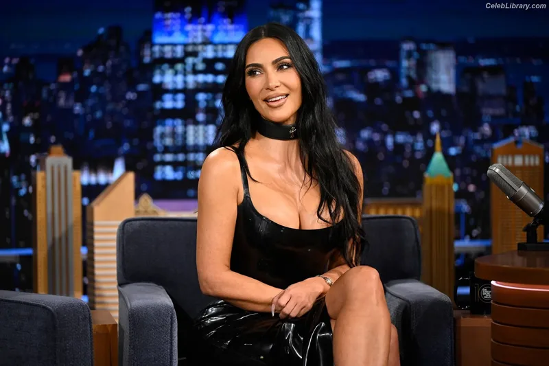 Kim Kardashian photo 15 of 4170