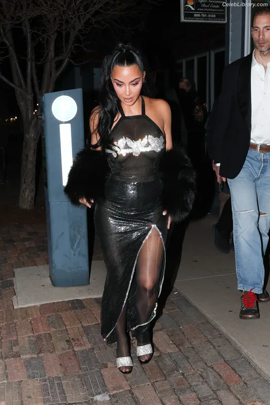 Kim Kardashian photo 21 of 4170