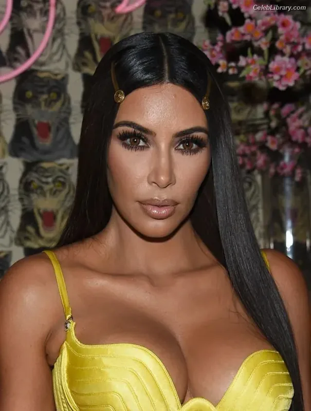 Kim Kardashian photo 18 of 4170