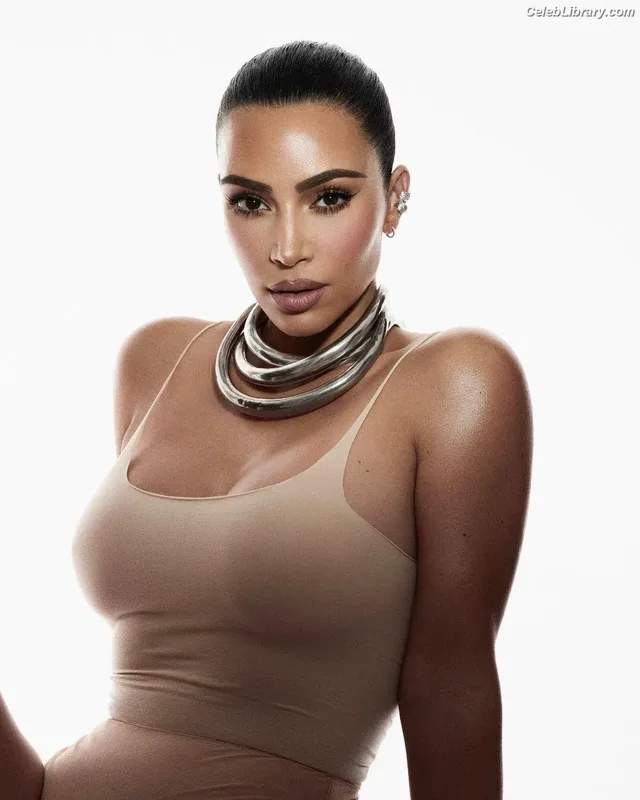 Kim Kardashian photo 24 of 4170
