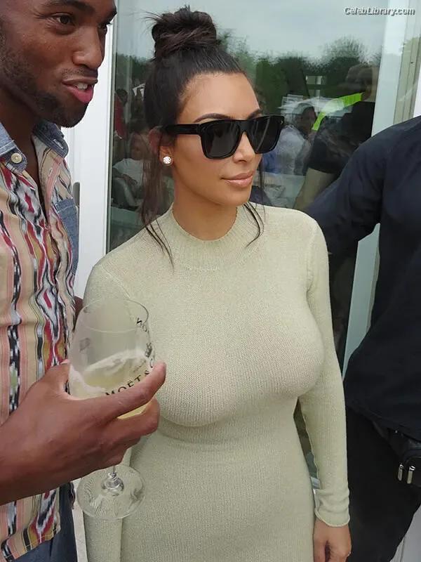 Kim Kardashian photo 11 of 4170