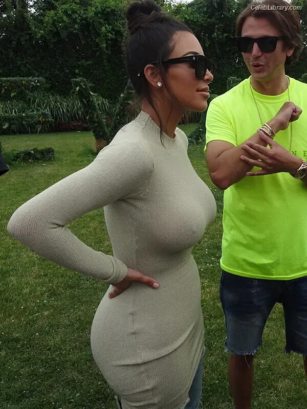 Kim Kardashian photo 13 of 4170
