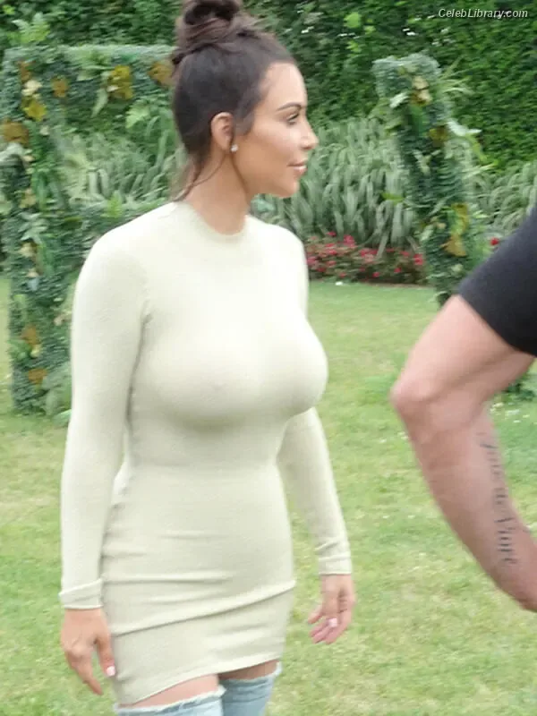 Kim Kardashian photo 18 of 4170