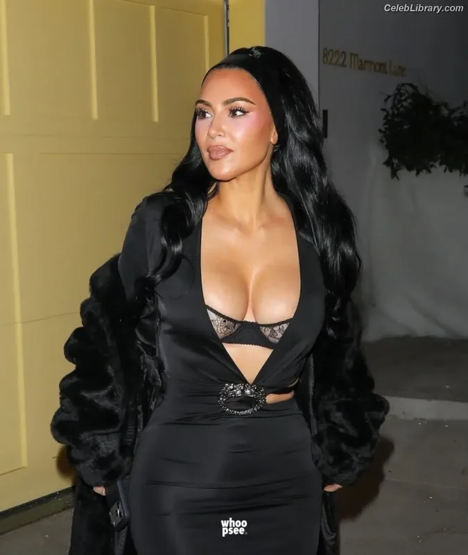 Kim Kardashian photo 19 of 4170