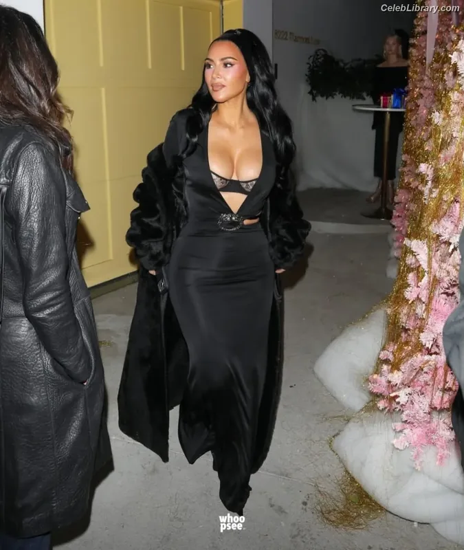 Kim Kardashian photo 24 of 4170