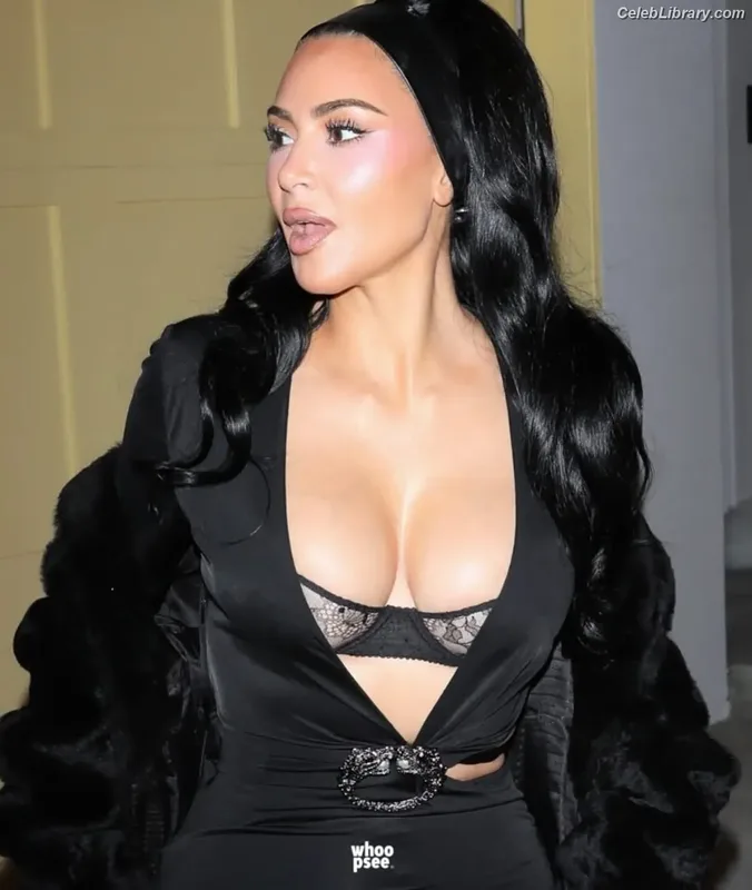 Kim Kardashian photo 2 of 4170