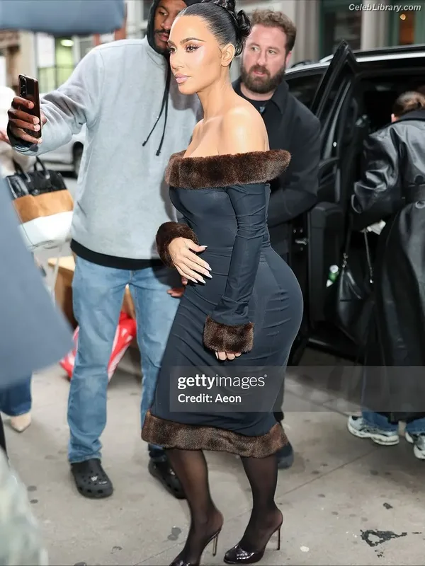 Kim Kardashian photo 5 of 4170