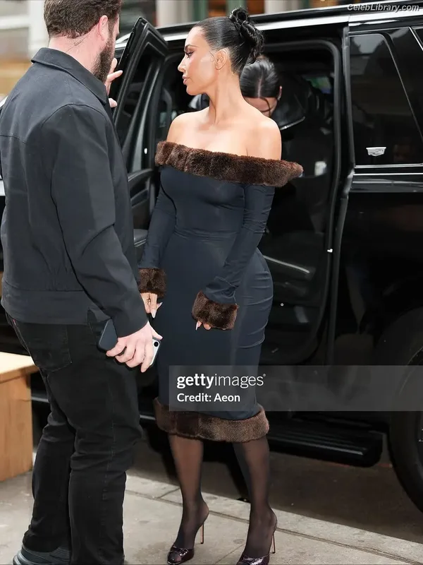 Kim Kardashian photo 7 of 4170