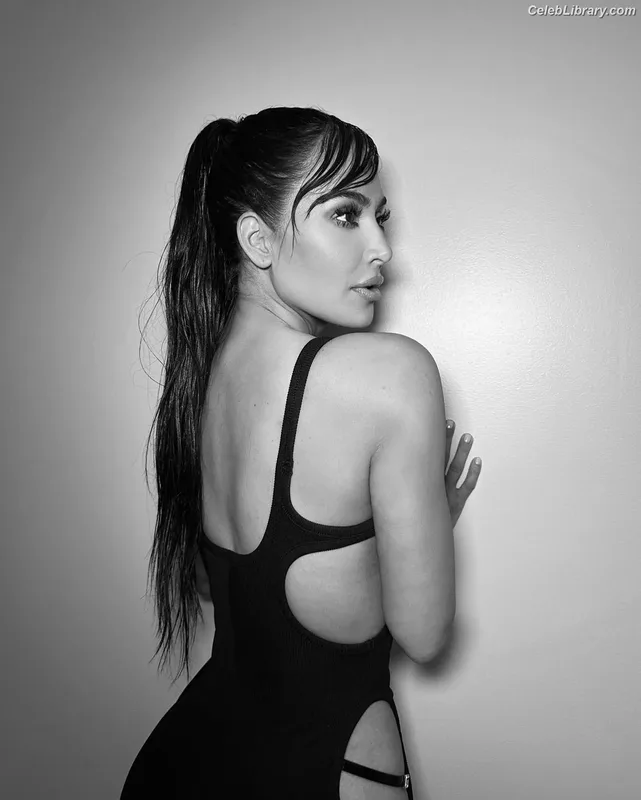 Kim Kardashian photo 18 of 4170