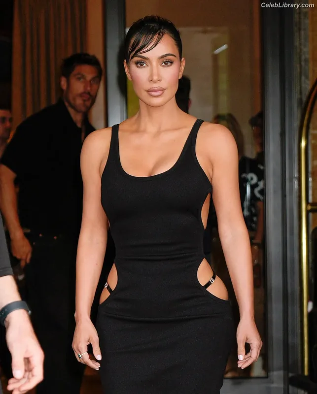 Kim Kardashian photo 19 of 4170