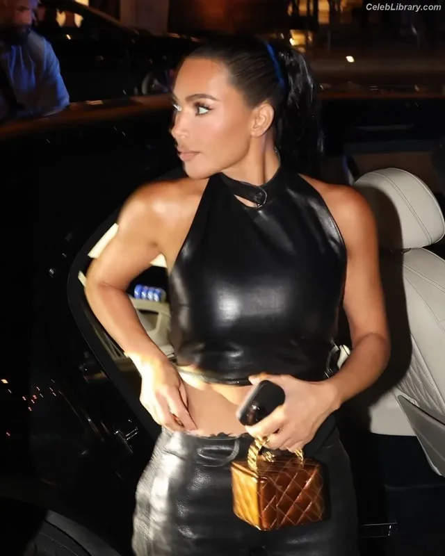 Kim Kardashian photo 16 of 4170