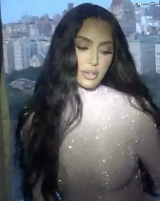 Kim Kardashian photo 2 of 4170